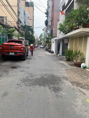 ngộp bank nặng bán nhà 2 mặt hẻm sát hẻm xe tải cao thắng, q10, 5x14m, giá 8,9 tỷ, nhỉnh 120tr/m2