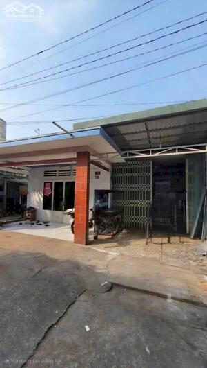 BÁN 2 NHÀ CẤP 4 NGANG 11m GẦN CHỢ DĨ AN - Tp Dĩ An