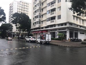 bán shop house, căn góc 2 mặt tiền đường lớn phú mỹ hưng, q7, dt: 312m2 trệt và lầu, giá 31,8 tỷ