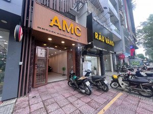 nhà mặt tiền đẹp trần hưng đạo, q1 ngay trung tâm quận 1 chỉ 70tr/tháng. lh: 