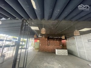 cho thuê mặt bằng cấp 4 gần cầu rồng quận hải châu. ngang 7m. giá 30tr/ tháng. diện tích 140m2