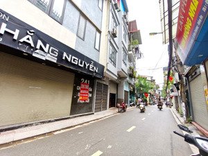 cần tiền bán gấp nhà văn chương , đống đa. gần hồ, đẹp ở ngay, thang máy . 30m2 x 6t- 11 tỉ có bớt