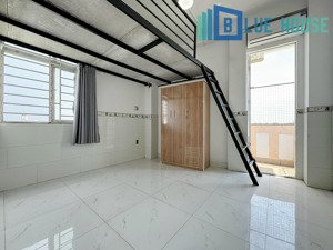 cho thuê duplex ban công riêng - lớn, mất 5p qua đại học công thương - ở được 4 - 5 người