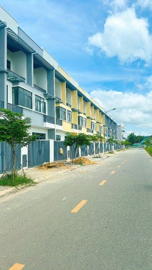 bán nhà sổ riêng 64m2 ngay kcn phước đông gò dầu