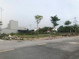bán lô góc view biệt thự khu dân cư toyota, cách 1 nhà là ra trần hưng đạo, dt 88m2, giá 5,85 tỷ.