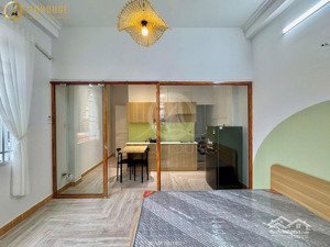 chỉ 7,9tr, võ oanh - tách bếp 35m2, ngay khu sinh viên, đầy đủ nội thất cửa sổ thoáng, đường lớn