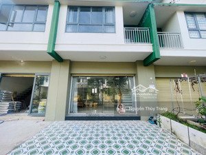 chủ cần bán gấp căn biệt thự oasis city bến cát 5x16m 2pn giá chỉ 2 tỷ, nhà hướng nam