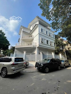 hoa hậu biệt thự mặt phố nguyễn văn lộc lô góc 3 mặt tiền view hồ 3 tầng 260m2 kinh doanh siêu đỉnh