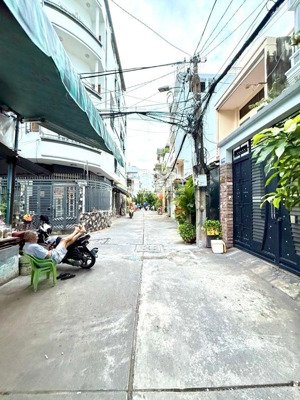 hẻm nhựa 5m - ô tô vào tận nhà - giáp quận 10 - (42m2) - nhỉnh 5 tỷ