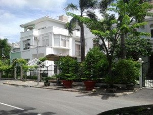 cho thuê gấp bt 4pn 5wc, 144m2 tại nam thông 2, 60 triệu