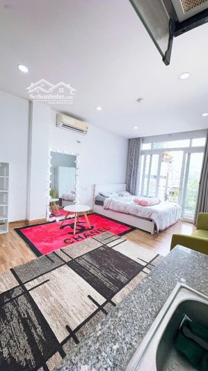 phòng ngủ studio ban công rộng 45m2 ngau trung tâm quận 4
