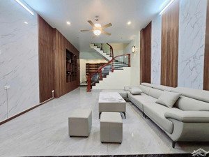 hiếm! nhà trung tâm cầu giấy ngõ to kinh doanh đỉnh gần 3 đại học lớn dt 57m2*5t