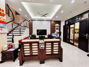 biệt thự nguyễn văn lộc 200m² giảm sốc 1 tỷ nhà đẹp 3 tầng, full nội thất xịn, mặt tiền 9m