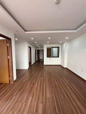 cho thuê văn phòng 77m2 3pn 2wc đường trần hoà, hoàng mai, toà nhà xây mới, khách tới ở ngay đi ạ