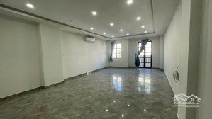 cho thuê văn phòng rộng có ban công, hầm xe giá 7tr5 khu cityland p10 gò vấp