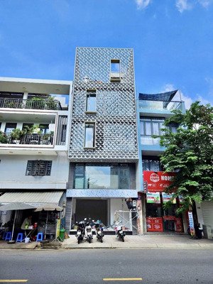 cho thuê nguyên căn 5 lầu mặt tiền nguyễn văn hưởng , thảo điền. có thang máy 90tr