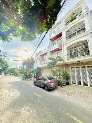 mặt tiền khu tên lửa, sát q6, công viên phú lâm, 4x21, 3 tầng, đường 8m có lề, đẹp ở ngay, tặng nt