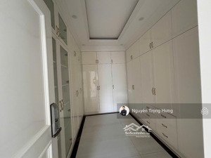 cho thuê biệt thự sân vườn đẹp có nội thất khu biệt thự vinhomes grand park thoáng mát, an ninh