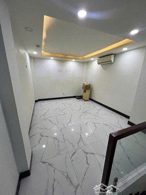 cần bán nhà hxh bàu cát .dt 4 x 22 . 3 lầu,giá chỉ 9 tỷ. nhà đẹp.lh 