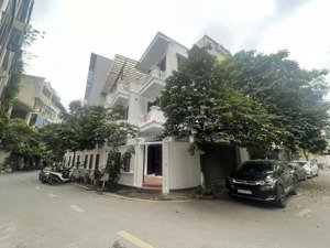 chính chủ bán biệt thự lô góc khu nhà ở 18-4 thanh bình mỗ lao hà đông dt 165m2x3 tầng giá 31.9 tỷ
