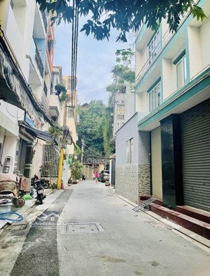 chú đức cần bán nhà gấp giá ngộp 3tỷ240/75,3m2, đường trước nhà hơn 6m. 3 tháng 2 - p.12 - q.10
