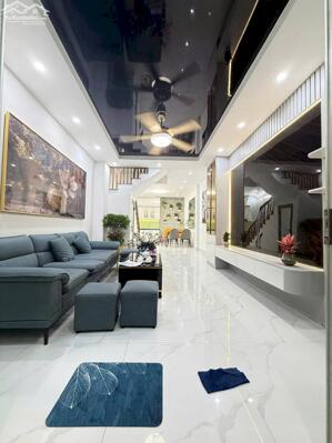 PHẢI NHANH! Phố Chính Kinh Thanh Xuân 3 mặt thoáng 42m2 ngay Ngã Tư Sở nhỉnh 9 đồng