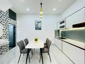 định cư nước ngoài bán gấp nhà văn chung phường 13 tân bình giá 2 tỷ 890