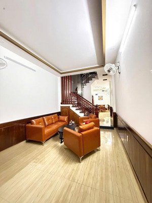 nhà đẹp có thang máy gần biển đường lớn