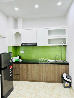 giảm 200tr!!! bán nhà nằm ngay vị trí vip nhất phan văn trị gần trường học , sát vincom ,nhỉnh 2 tỷ