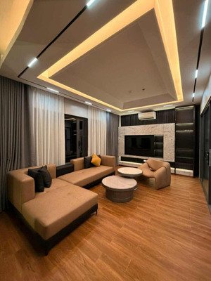 bán nhà ngõ 71 trịnh công sơn gần hồ tây dt 170m x9t, mt 10,6m giá 52 tỷ,sổ đẹp,dòng tiền 200 tr/th