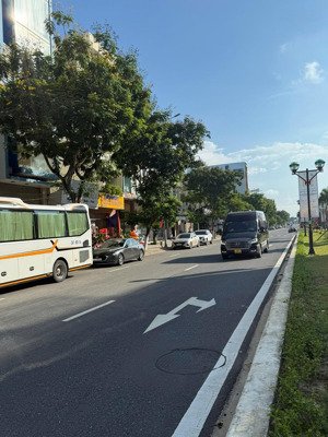 bán gấp nhà mặt phố hồ xuân hương, 40 tỷ, 200m2, ngũ hành sơn, đà nẵng
