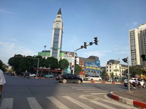 #siêu phẩm.giới thượng lưu.đáng tiền.#đẳng cấp từng xentimet.mặt tiền 5m.ô tô ngủ trong nhà.