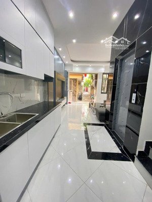 nhà mới khương đình 40m x 6 tầng thang máy, thoáng sáng. lh 