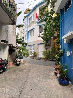 bán nhà 1 trệt 3 lầu 39.4m2 hẻm xe hơi đường đoàn thị điểm p.1 q.pn giá 8.8 tỷ