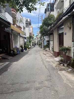 hxh 6m thẳng 1 trục trung tâm tân bình giáp q10 và 11, 53m2 ngang 4.3, 3 tầng 3pn, nở hậu