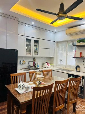 bán nhanh căn hộ 90m2 3pn kdt việt hưng 4.3 tỷ