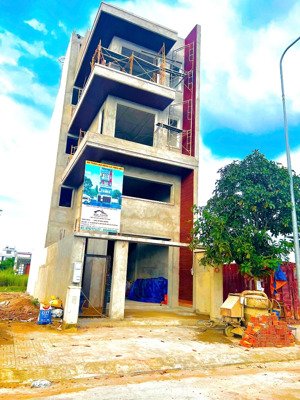 bán nhà 1 trệt 1 lửng 2 lầu - 4 pn, 4 wc - sổ hồng riêng - có thể công chứng trong ngày