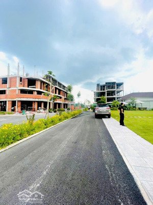 bán nhà 1 trệt 2 lầu - thiết kế hiện đại - sổ sẵn - ở ngay!