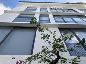 nhà đẹp kiến trúc sư thiết kế ngang rộng rãi thoáng mát cây xanh đường nguyễn kiệm gần bv 175