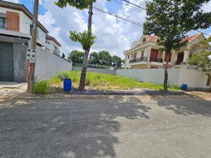 bán đất giá tốt 200m2/1tỷ8 ngay trục đ.dk9a sát tân vạn-mỹ phước, sổ riêng, khai thác đầu tư