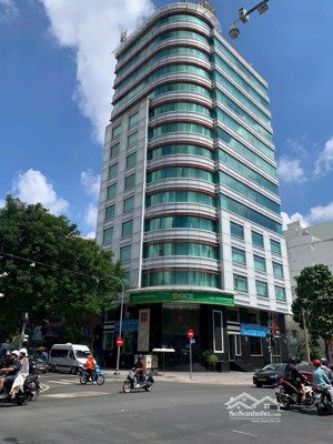 bán tòa nhà góc 2 mặt tiền cách mạng tháng 8. dt 560m2(20x28m), 11 tầng tn 300tr/th. giá 115 tỷ tl