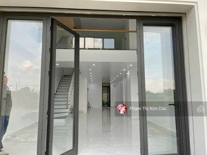 shophouse 4 tầng đường song hành, hoàn thiện sẵn có thang máy giá 26 tỷ. ở hoặc cho thuê được ngay