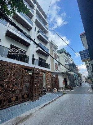 bán nhà bồ đề ô tô tránh thang máy mới , dt rộng hiếm.