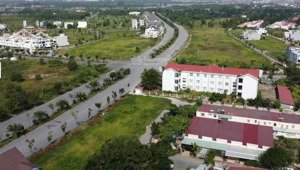 chính chủ tôi cần bán gấp 100m2 kđt long hưng tp biên hòa giá 2tỷ2 công chứng luôn.