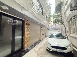 - nhà phân lô phùng chí kiên - ô tô trong nhà - 6 tầng thang máy - tầng 1 gara, khách, wc
- tầng 2