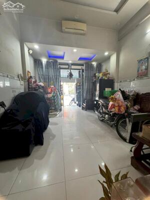 Bán nhà mặt tiền Tân Thới Hiệp 8, Ph.TTH - TpHCM 4x16m, lửng, 3PN. Giá 5,69 Tỷ
