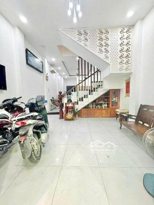 1 sẹc bà hom, vòng xoay phú lâm, ngang rộng 4.3*15, hẻm 8m thông xe tải, 5 phòng ngủ, vị trí đẹp