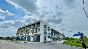 nhà phố vừa ở vừa làm shophouse chỉ 2 tỷ/căn ngay kcn phước đông dòng tiền đều đặn 15 triệu/tháng