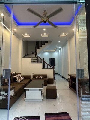 cầu diễn nhà đẹp ở ngay 36m 5tầng ô tô vào nhà 6,48 tỷ