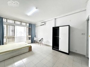 cho thuê căn stu bancol, diện tích lớn, ngay khu ẩm thực phan xích long & vạn kiếp